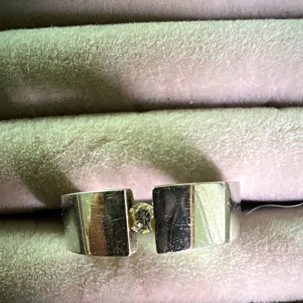 Silver Tone Metal Band Ring with Suspended Round Clear Stone Prong Set Size 6